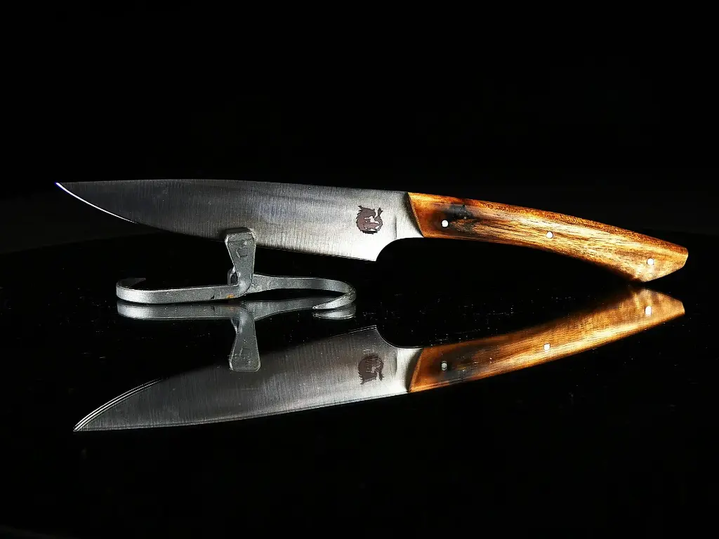 Table Knife / Walnut